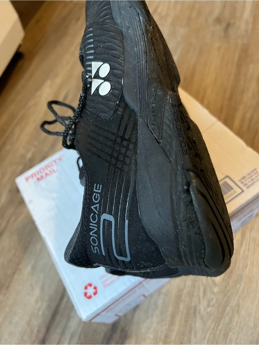 Yonex Men's Black Textured Athletic Trainers men’s 11.5